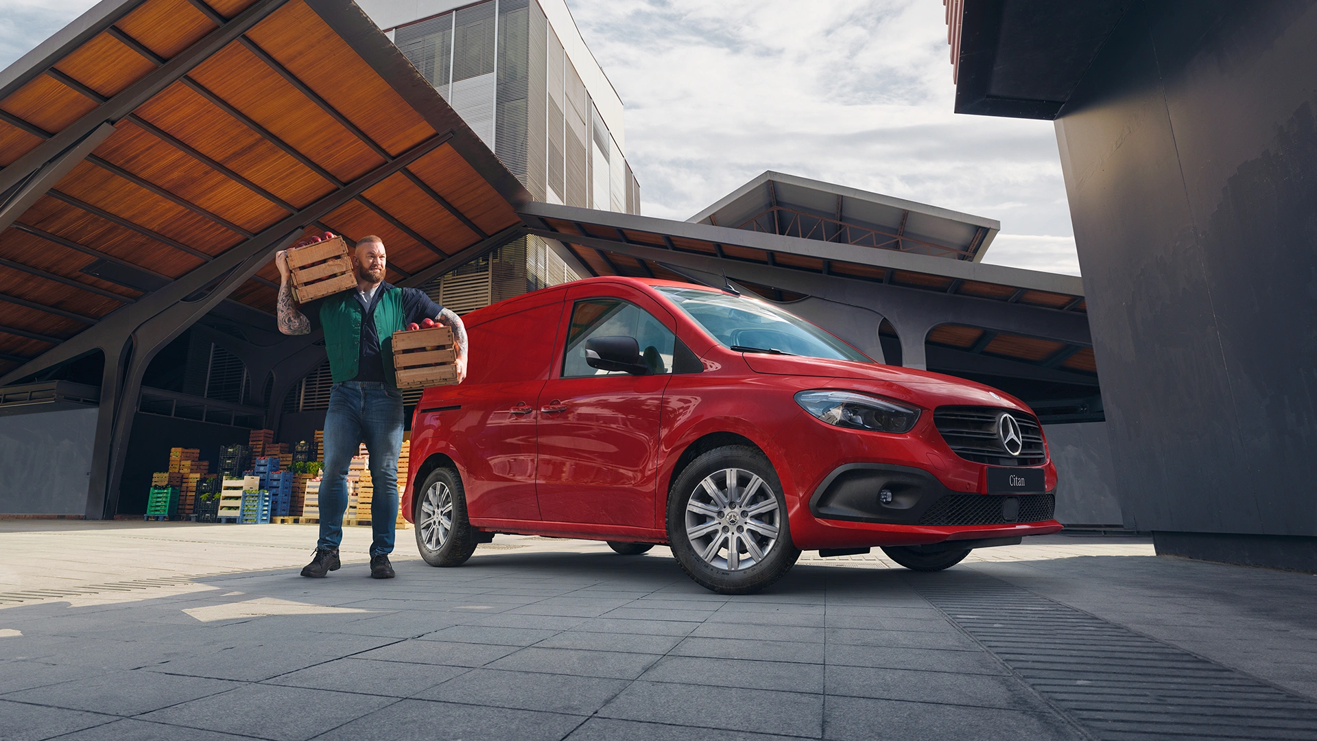 Punainen Mercedes-Benz Citan pakettiauto