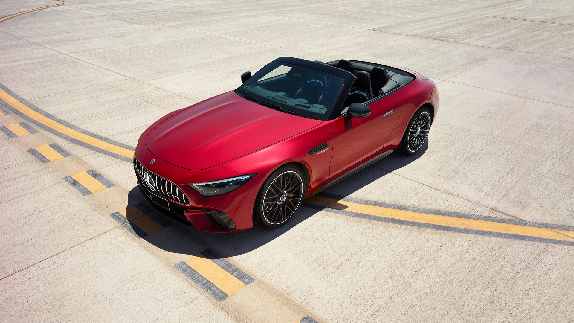 Mercedes-AMG SL Roadster kuvattuna etuviistosta