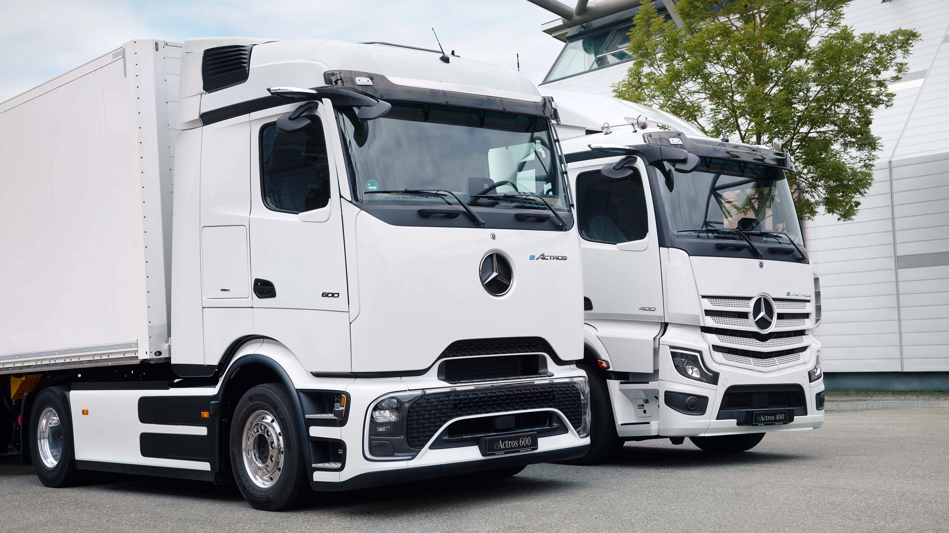 eActros 600 ja eActros 400 vierekkäin