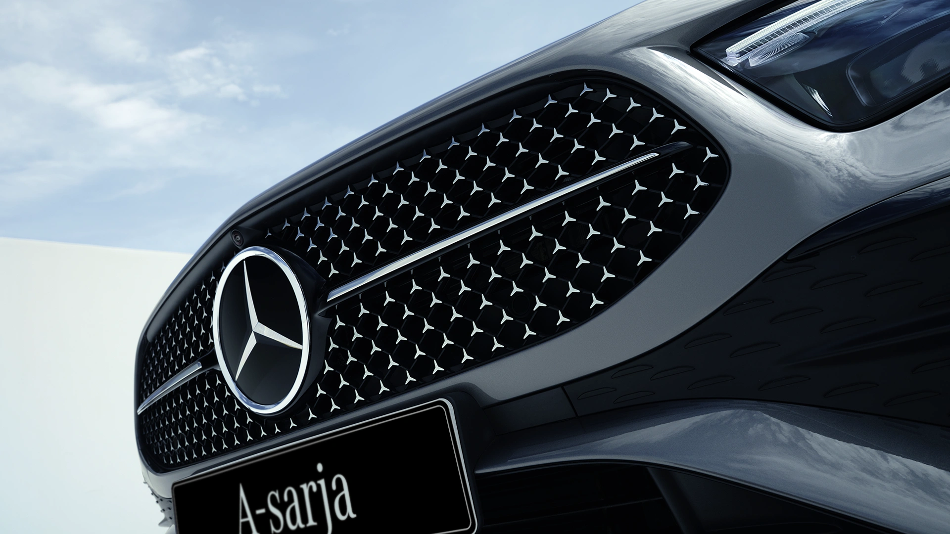 Mercedes-Benz A-sarjan keula lähikuvassa.