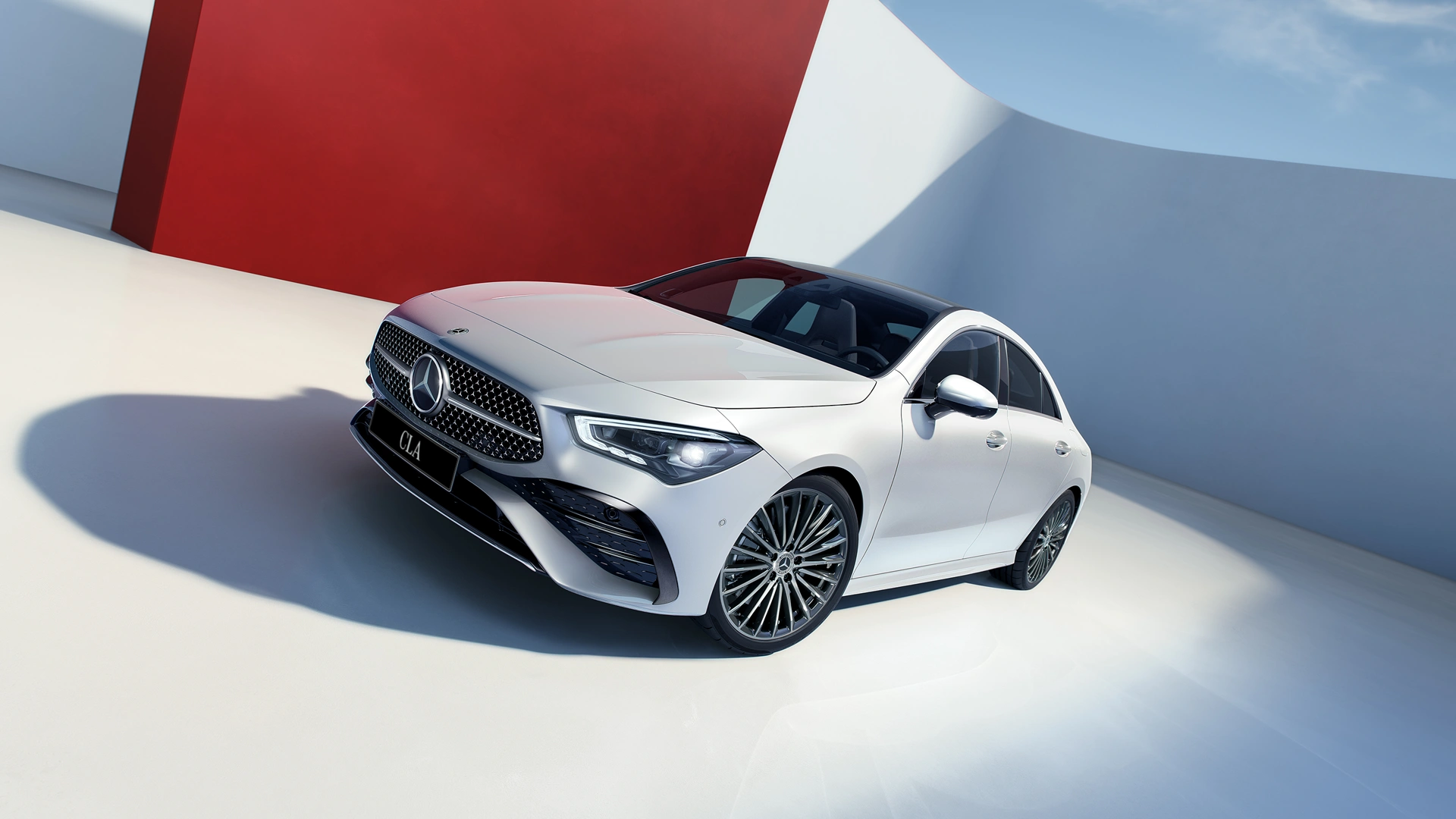 Mercedes-Benz CLA etuviistosta kuvattuna.