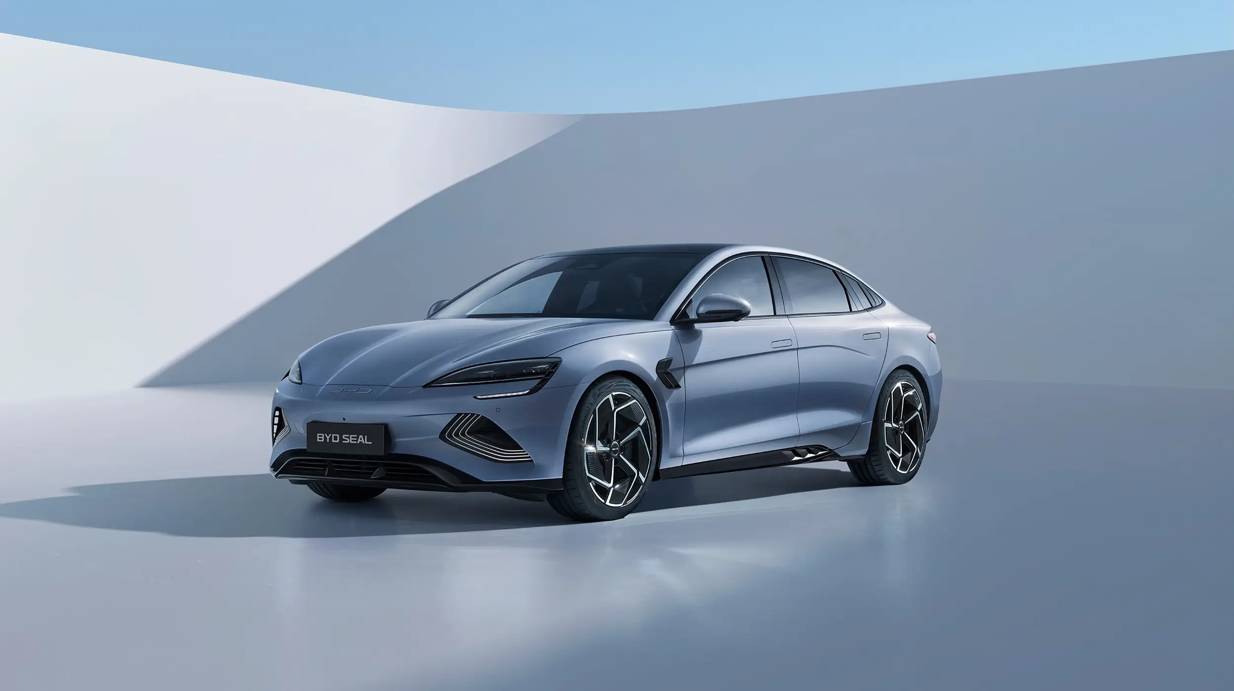 BYD SEAL täyssähkösedan Vehon studiokuvassa