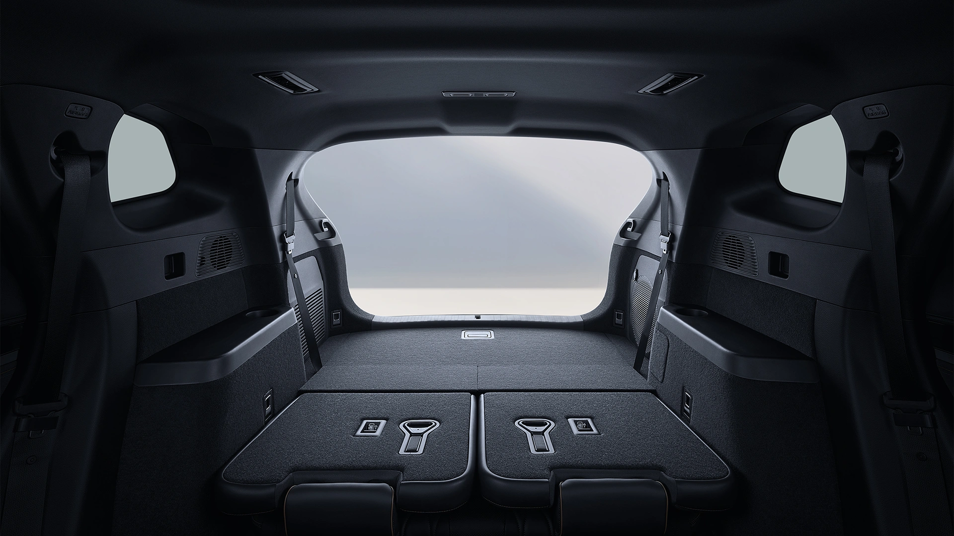 Sisäkuva BYD Tang auton kaatuvista takapenkeistä
