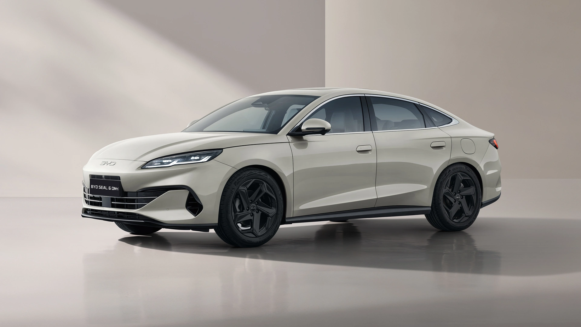 Seal 6 sedan sivusta