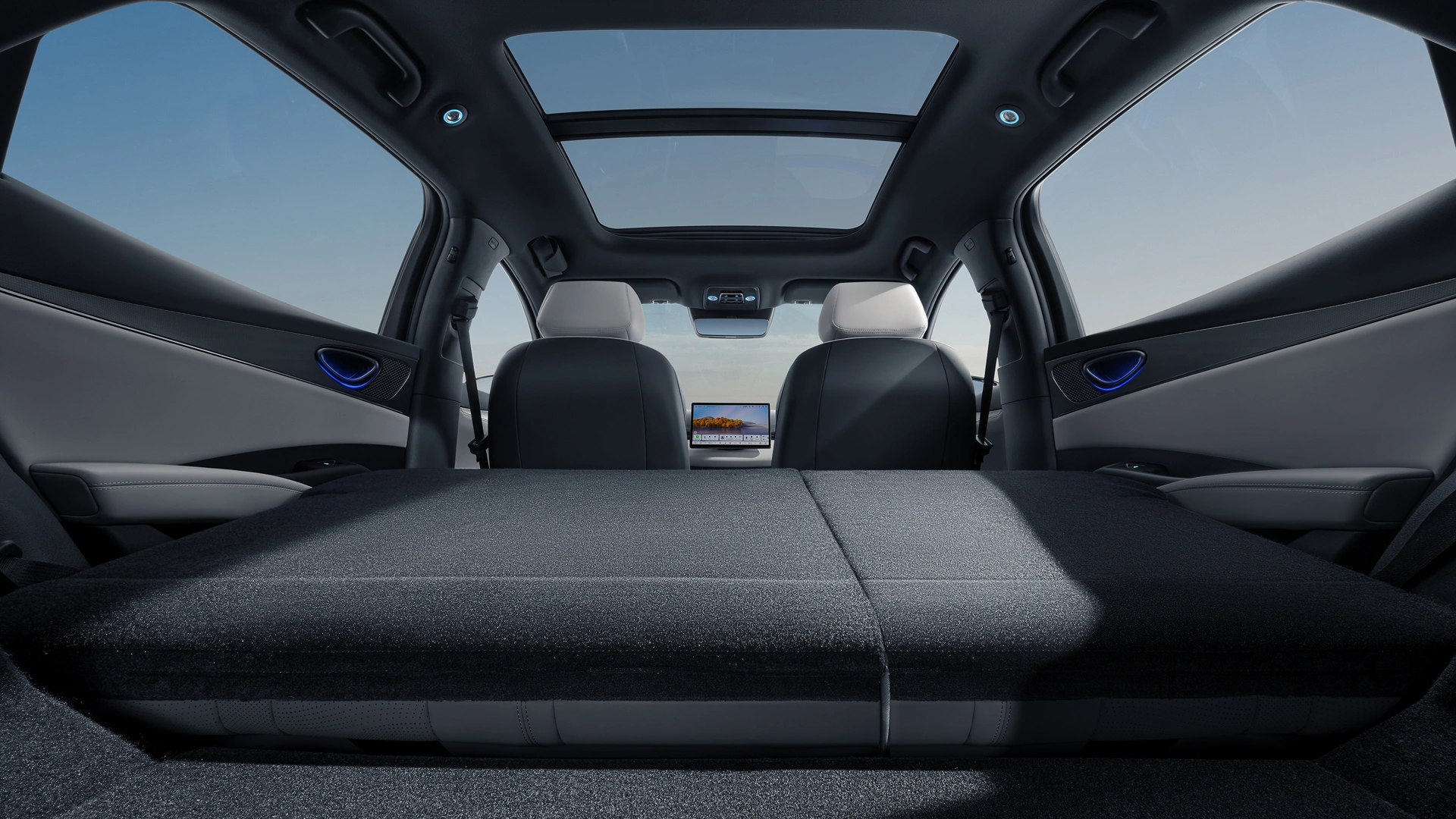 Seal 6 sedanin tilava tavaratila ja taittuvat takapenkit