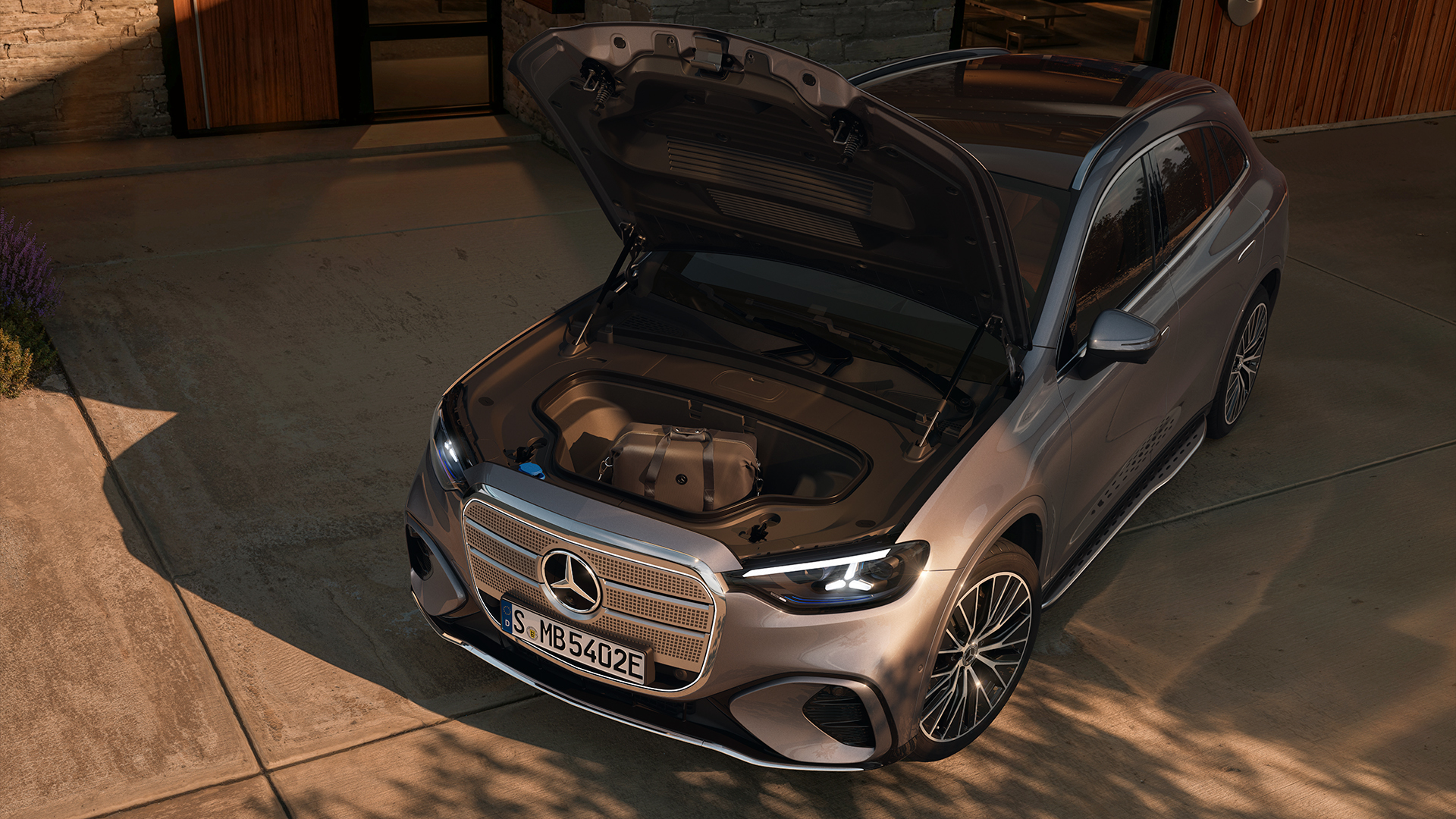 Uuden täyssähköisen GLC katumaasturin etutavaratila