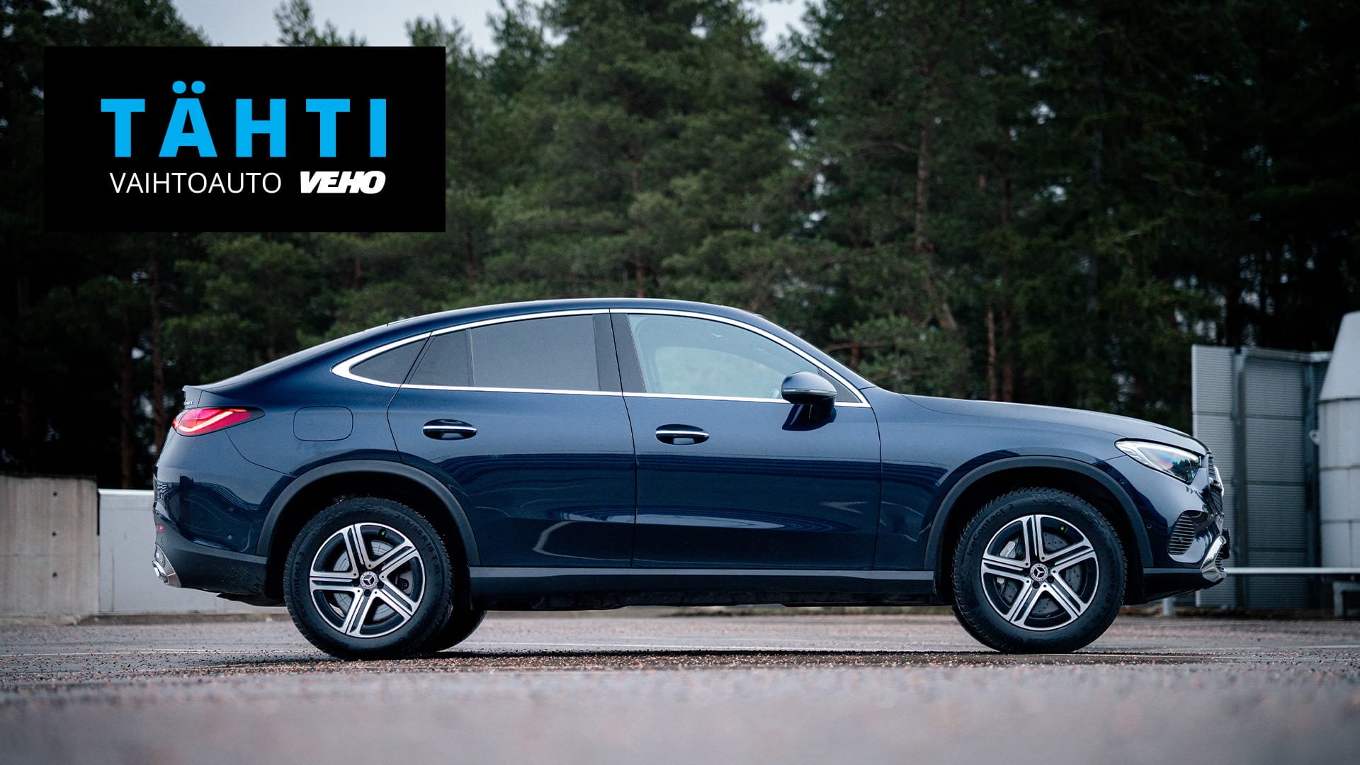 Merensininen Mercedes-Benz GLC 300e 4MATIC Coupé.
