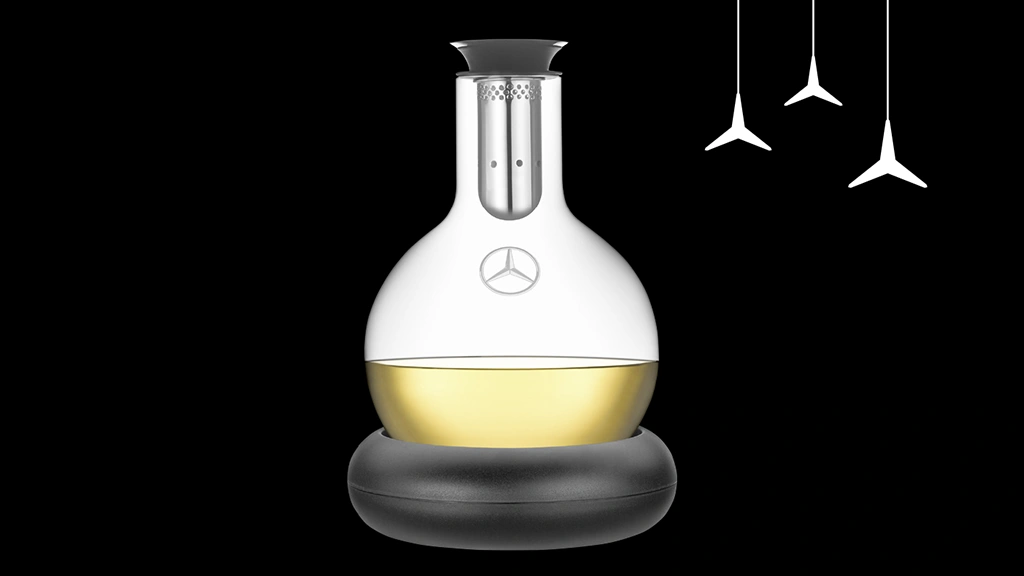 Mercedes-Benz Collection 0,75 litran Dekantteri pitää juoman viileänä jopa 4 tuntia.