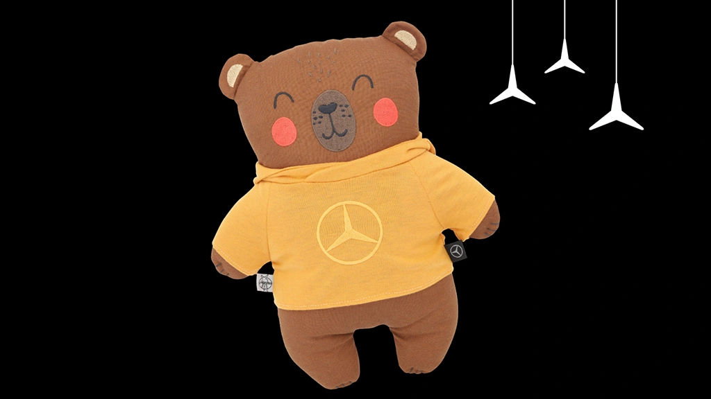 Pehmeä Mercedes-Benz-nalle soveltuu jo yli 2 kk ikäisille lapsille.