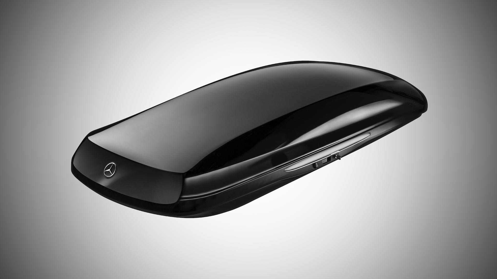 Mercedes-Benz-suksiboksi XL 590 litran tilavuudella.