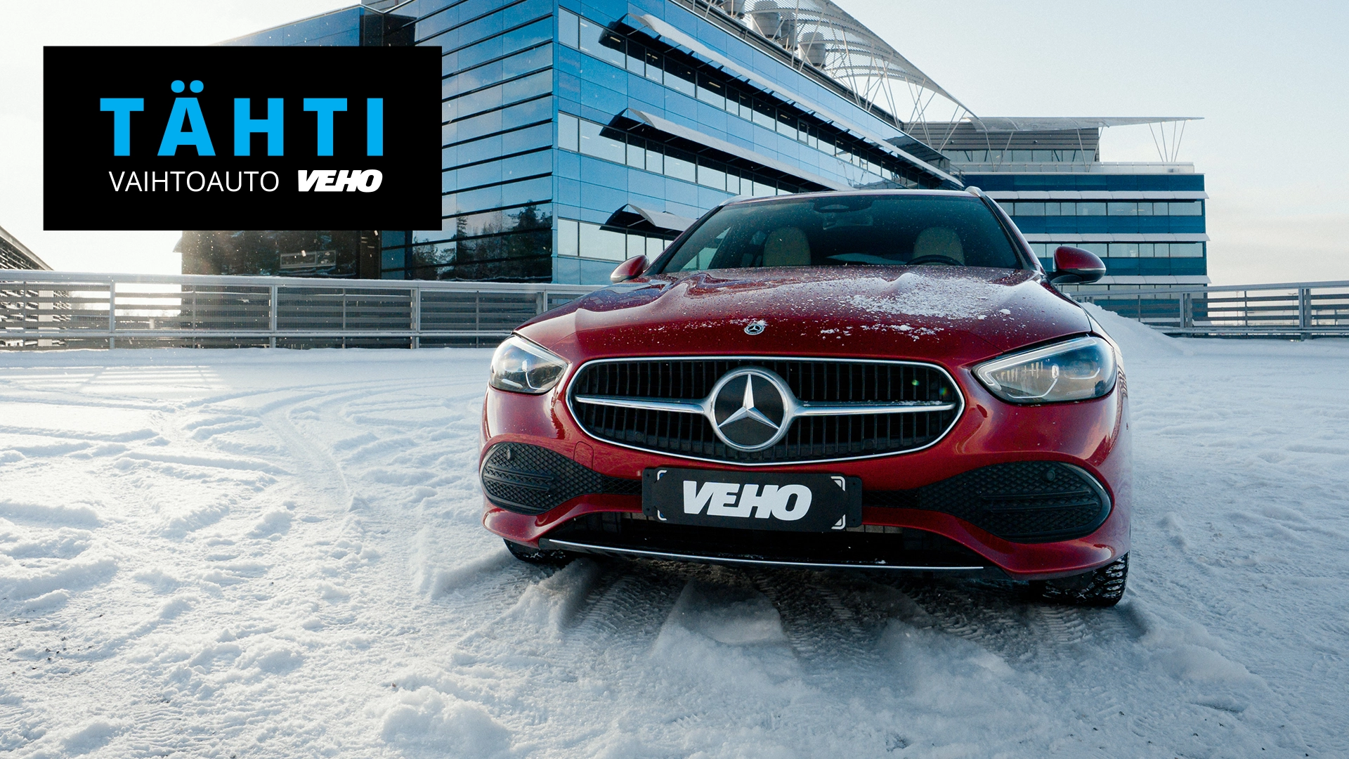 Punainen Mercedes-Benz C-sarjan farmari.