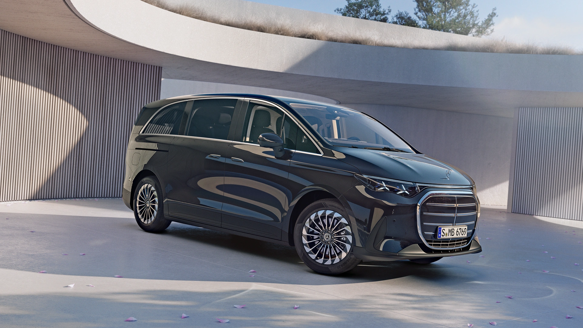 Mercedes-Benz VLE rakennuksen edessä