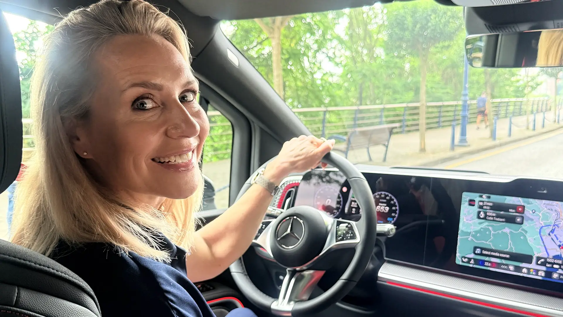 Mervi Kallio Mercedes-Benz VLE:n ratissa