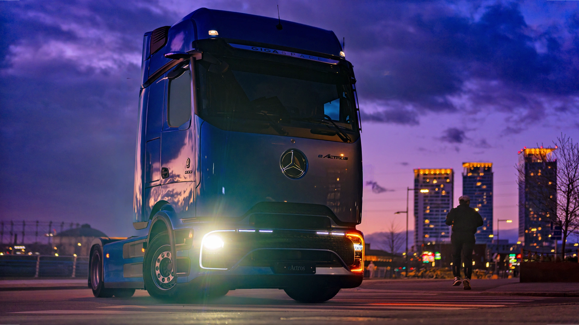 Mercedes-Benz eActros 600 Helsingin Kalasatamassa