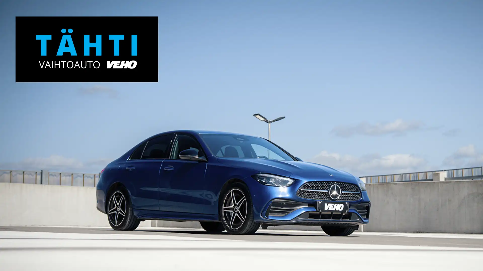 Sininen Mercedes-Bemz C300 auto