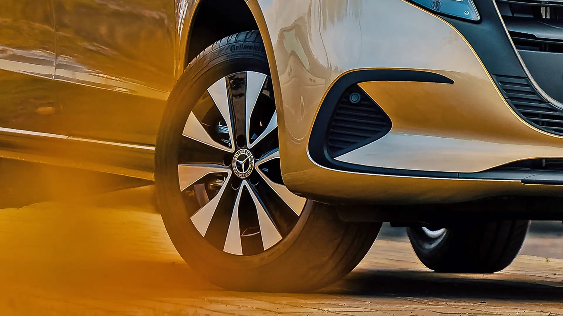 Mercedes-Benz pakettiauton kesärengas