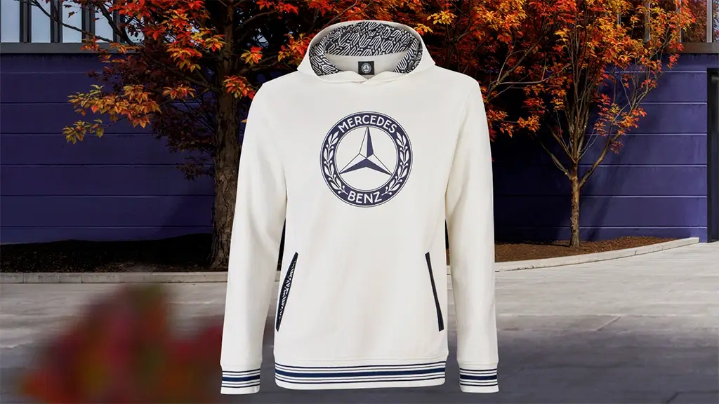 Valkoinen Mercedes-Benz Classic -huppari sinisillä yksityiskohdilla.